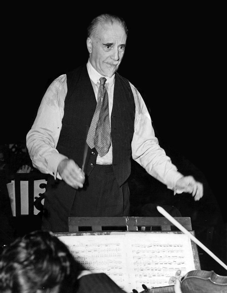 Dirigenten Thomas Beecham i aksjon i 1948.