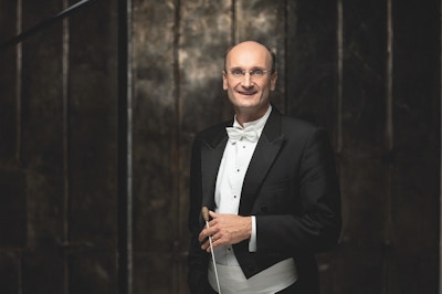 Conductor Andrew Manze