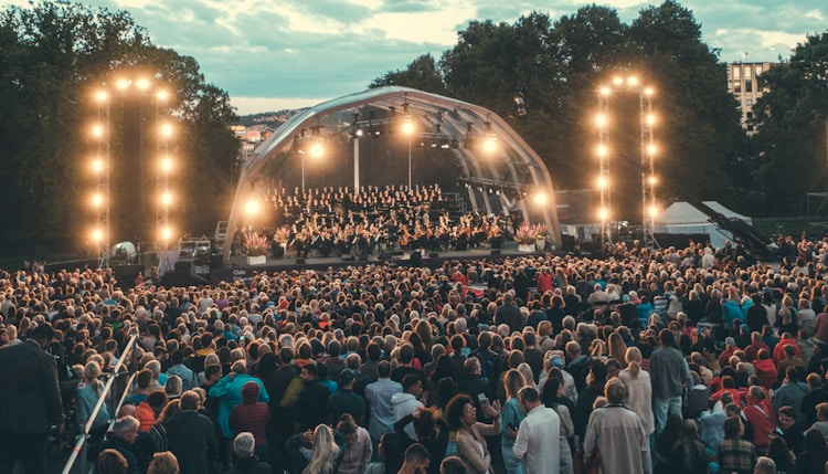 Oslo-filharmonien spiller konsert på Slottsplassen