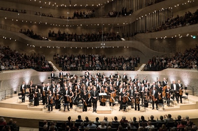 Oslo-Filharmonien spiller i Elbphilharmonie i Hamburg.